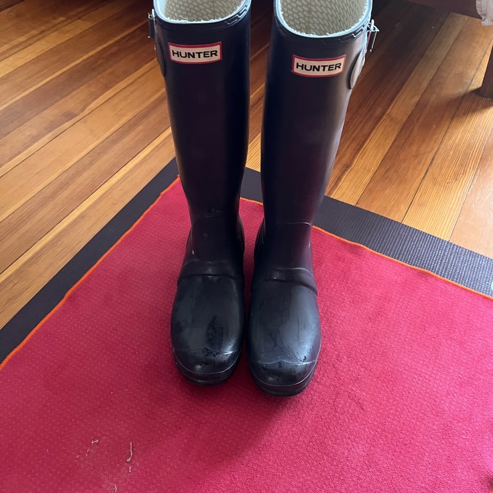 Women’s Hunter tall rain boots size 10